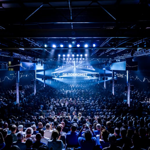 HEADER Heuvelman _ VNG Jaarcongres _ fotograaf Nico Elsemgeest _ plenaire zaal