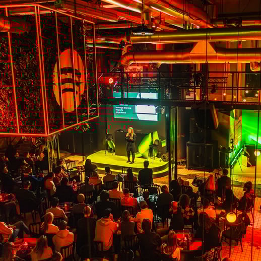 HEADER Levenslang Amsterdam _ presentatie podium