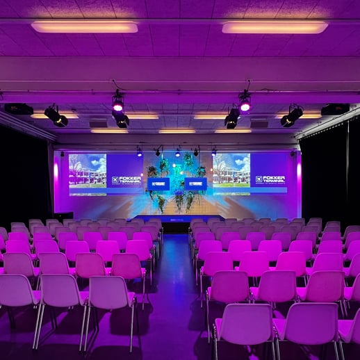 1 Fokker Terminal - Motorruime paars verlicht -