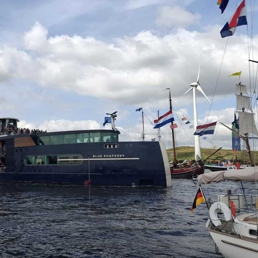 Constant-in-beweging-Blue-Rhapsody-Sail