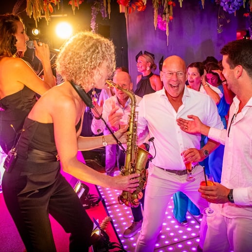 HEADER DamesDraaienDoor _ interactie met publiek