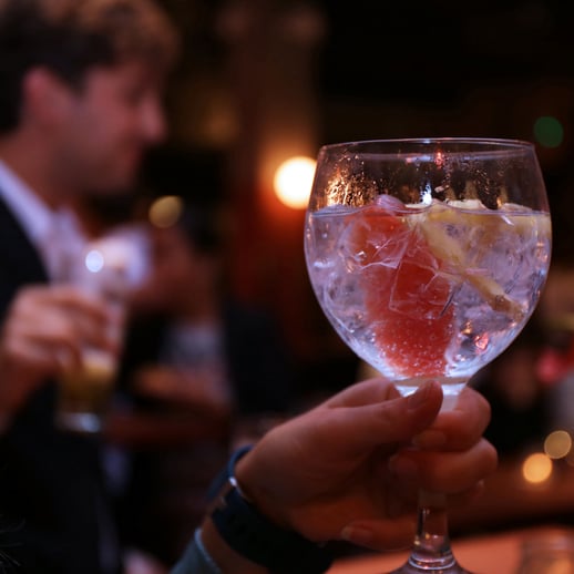 HEADER Glas cocktail welkomstdrank _ Room Mate Bruno _ kerstevents