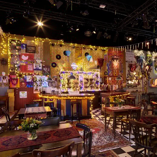 Top 2000 Café interieur _ Beeld & Geluid